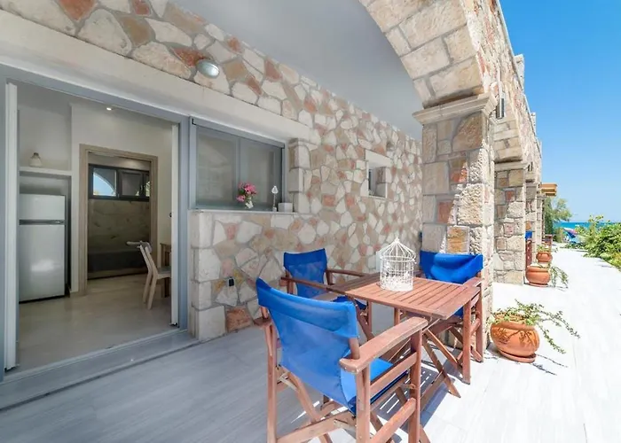 Golden Dolphin Studios&Apartments