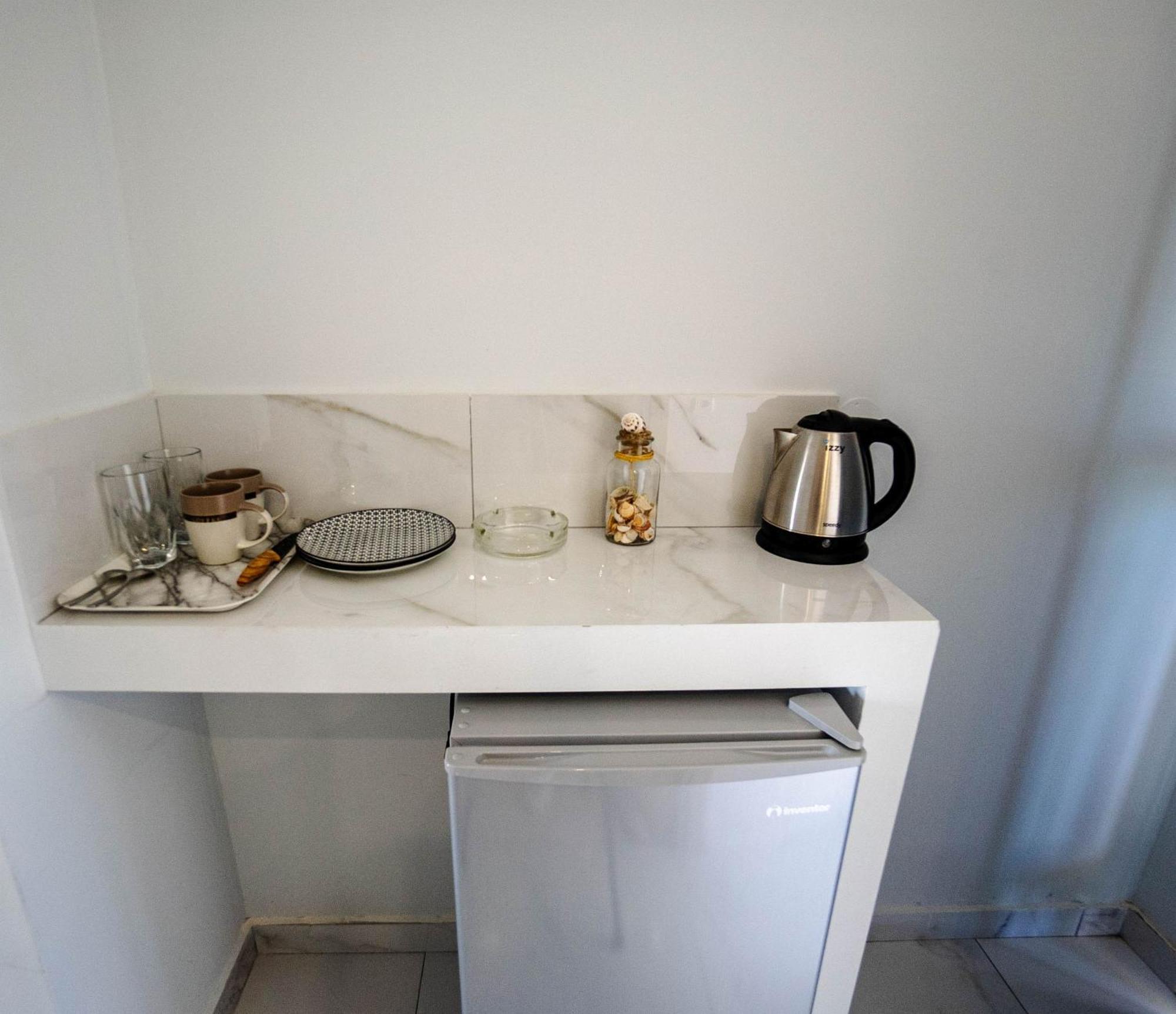 Golden Dolphin Studios&apartments